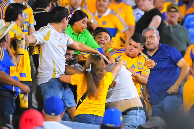 Riñas en estadios de la Liga MX dejan detenidos y nuevas investigaciones