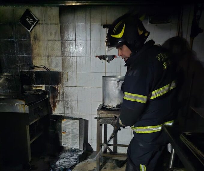 Incendio en Parque Delta provoca desalojo; Bomberos controlan la situación sin lesionados