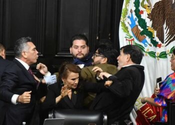Confrontación en el Senado: ‘Alito’ Moreno y Fernández Noroña pasan de los insultos a los golpes