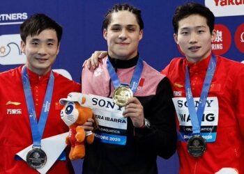 Osmar Olvera gana oro en Mundial de Clavados 2025 y vence a China