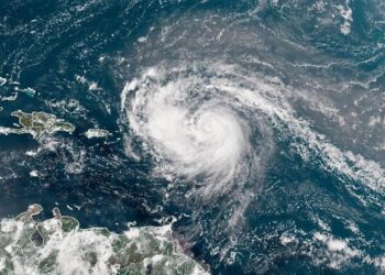 Huracán Erin alcanza categoría 5 en el Atlántico y es considerado “catastrófico”