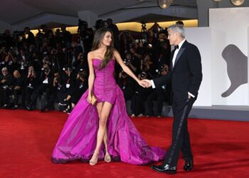 Clooney deslumbra en Venecia; Karla Sofía Gascón premiada y Julia Roberts presenta After the Hunt