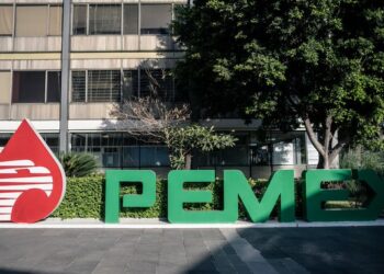 Moody’s abre la puerta a mejorar la calificación de Pemex tras plan para reducir deuda
