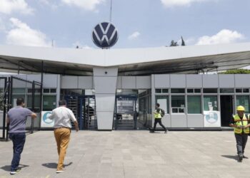 Volkswagen México evita huelga tras acuerdo salarial del 4% con sindicato