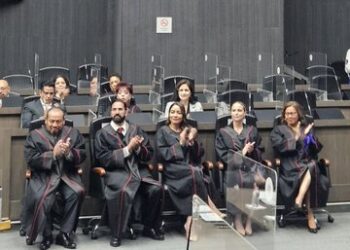 Magistrados y jueces electos en CDMX reciben toga e inician funciones