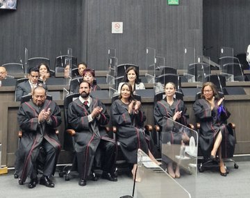 Magistrados y jueces electos en CDMX reciben toga e inician funciones