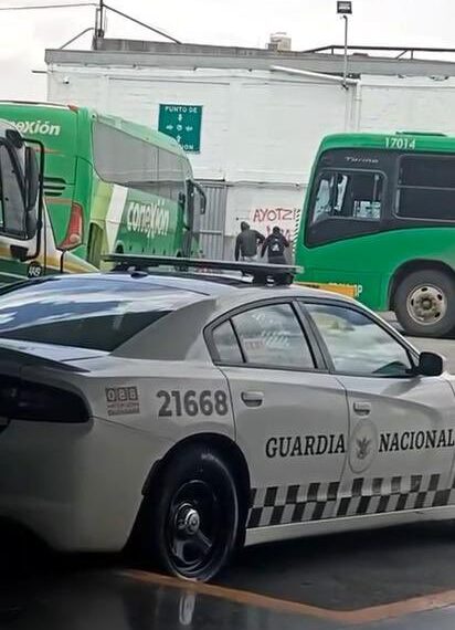 Normalistas de Ayotzinapa toman la Terminal del Norte y paralizan viajes