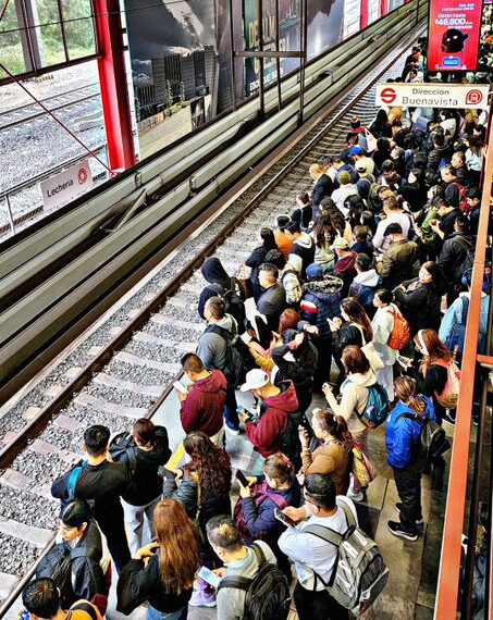 Colapso en estaciones del Tren Suburbano por obras de ampliación al AIFA