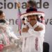 Hugo Aguilar recibe bastón de mando de pueblos indígenas como presidente de la Corte