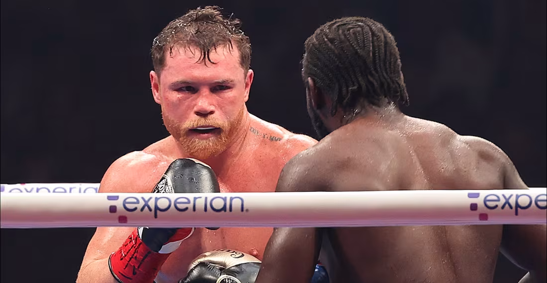 Terence Crawford derrota a Canelo Álvarez y se queda con los títulos mundiales