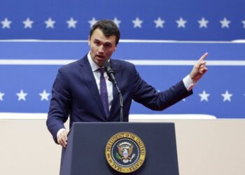 Atentan contra Charlie Kirk en Utah; aliado de Trump se encuentra en estado crítico