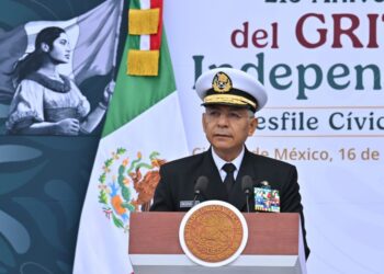 Marina admite corrupción interna y promete firmeza en desfile de Independencia