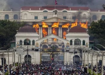 Nepal estalla: protestas juveniles por censura y corrupción derriban al gobierno
