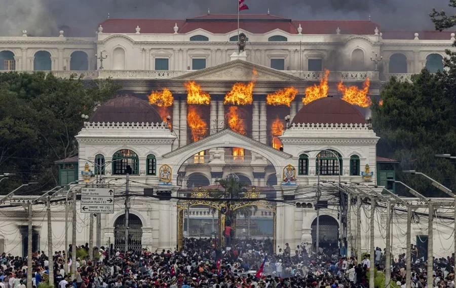 Nepal estalla: protestas juveniles por censura y corrupción derriban al gobierno