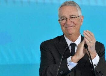 Ricardo Salinas Pliego pide al SAT el monto exacto de su deuda y promete pagarla en 10 días