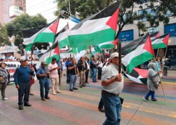 Miles marchan en CDMX por Palestina; piden fin de la guerra en Gaza y enfrentan bloqueos viales