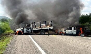 Operativo desata narcobloqueos y quema de vehículos en carreteras de Chiapas