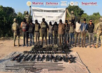 Marina detiene a 13 hombres armados tras operativo en Navolato, Sinaloa