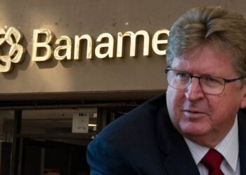 Grupo México cae más de 15% tras anunciar su oferta para comprar Banamex
