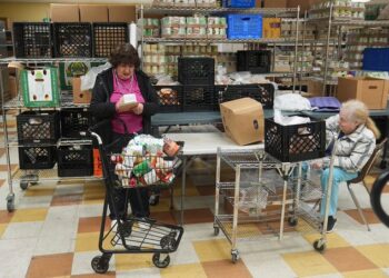 Juez ordena mantener ayuda alimentaria en EE.UU. durante el cierre del gobierno