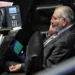 Senador Adán Augusto López distraído con la Champions durante comparecencia de Hacienda