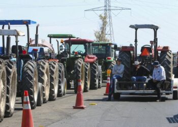 Productores del Bajío retiran bloqueos tras lograr acuerdo con la Sader
