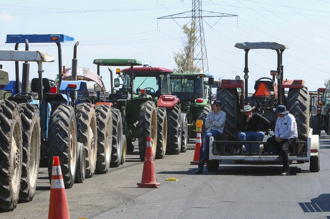 Productores del Bajío retiran bloqueos tras lograr acuerdo con la Sader
