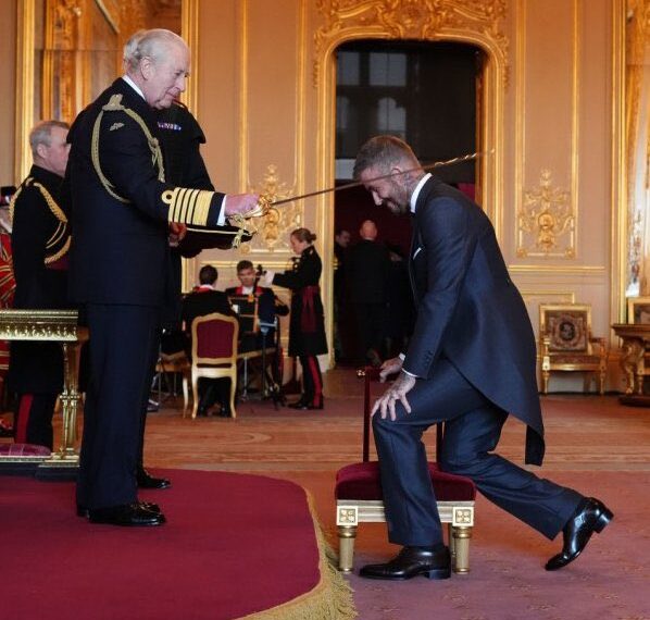 David Beckham es nombrado caballero por el rey Carlos III