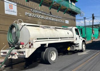 Edomex distribuye casi 8 millones de litros de agua a hospitales y penales tras la Operación Caudal
