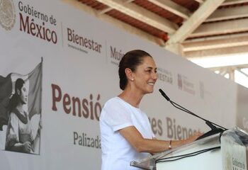 Sheinbaum afirma que México tendrá un mejor 2026 y promete reconstruir carretera en Campeche