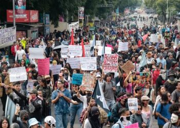 Generación Z y ciudadanía encabezan marchas masivas contra la violencia en México