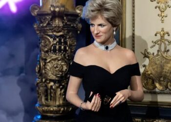 Lady Di regresa al museo Grévin con su icónico “vestido de la venganza”