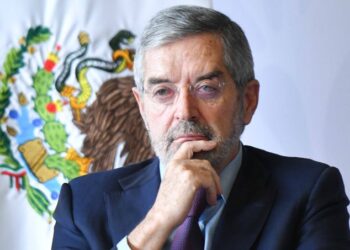 De la Fuente se ausentará por cirugía y Roberto Velasco asumirá temporalmente la Cancillería
