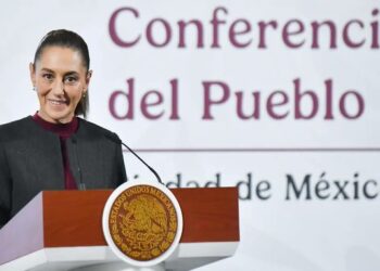 Sheinbaum expone avances educativos, financieros y energéticos en su mañanera
