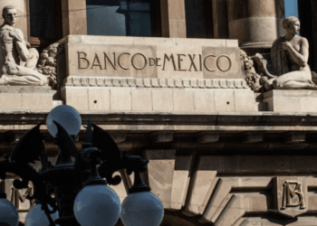 Banxico baja la tasa de interés a 7.25% y advierte cautela ante la inflación