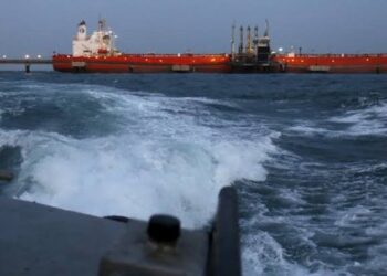 EU bloquea un carguero petrolero de Venezuela en operación marítima