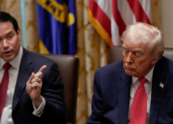 Trump luce somnoliento en reunión de gabinete y desata nuevas dudas sobre su salud