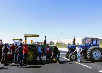 Sin acuerdos, transportistas y agricultores preparan cierres carreteros nacionales