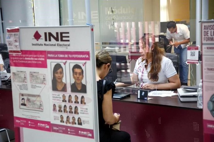 INE adjudica licitación multianual a Cosmocolor para renovar la credencial de elector