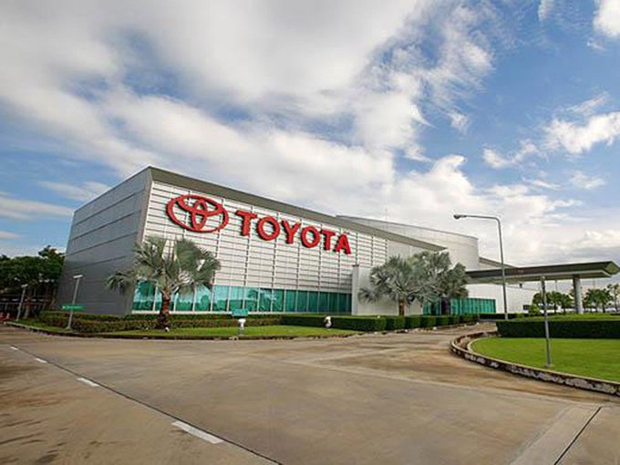 Trump atribuye a los aranceles traslado parcial de Toyota a Texas; México aclara que la automotriz permanece en el país
