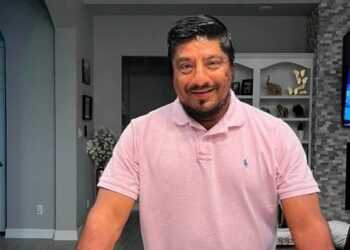 Hermano de Lorenzo Salgado sigue detenido; Abbott ordena investigación por operativo de ICE