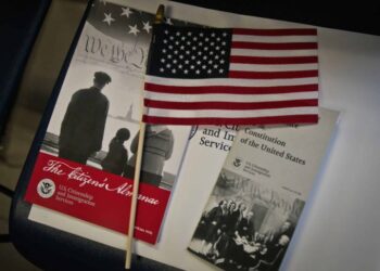 Nueva medida de Trump pone bajo revisión a migrantes que buscan la residencia permanente en EE.UU.