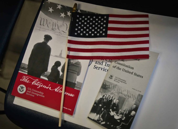 Nueva medida de Trump pone bajo revisión a migrantes que buscan la residencia permanente en EE.UU.