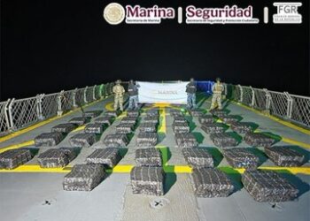 Decomisan cargamento de cocaína y combustible en operativo marítimo al sur de Acapulco