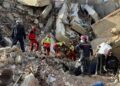 Rescatistas buscan sobrevivientes tras terremoto que deja más de 250 muertos en Colombia