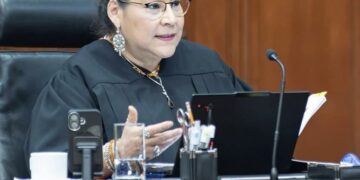 Lenia Batres cuestiona presupuesto de la SCJN y pide recortar gastos