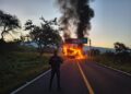Violencia en Michoacán: bloqueos y quema de vehículos obligan a desplegar fuerzas federales