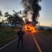 Violencia en Michoacán: bloqueos y quema de vehículos obligan a desplegar fuerzas federales