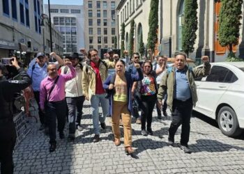 Sheinbaum acuerda con maestros de Oaxaca nuevas plazas y acciones para las escuelas