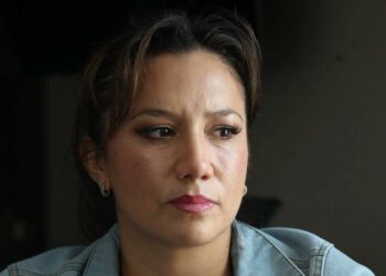 Brenda Quevedo podrá salir de casa sin brazalete; seguirá sujeta al proceso por caso Wallace